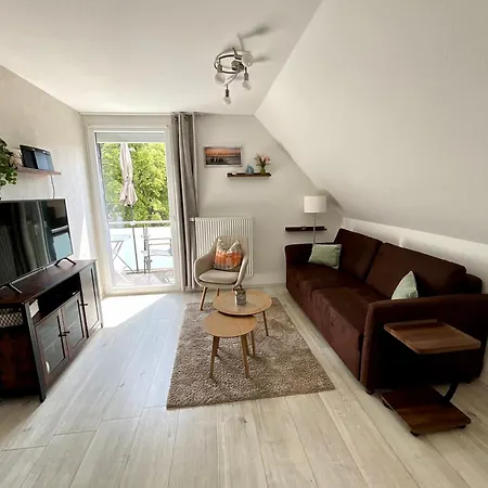 Seestern Mit Kleinem Suedbalkon, 100m Zum アパート